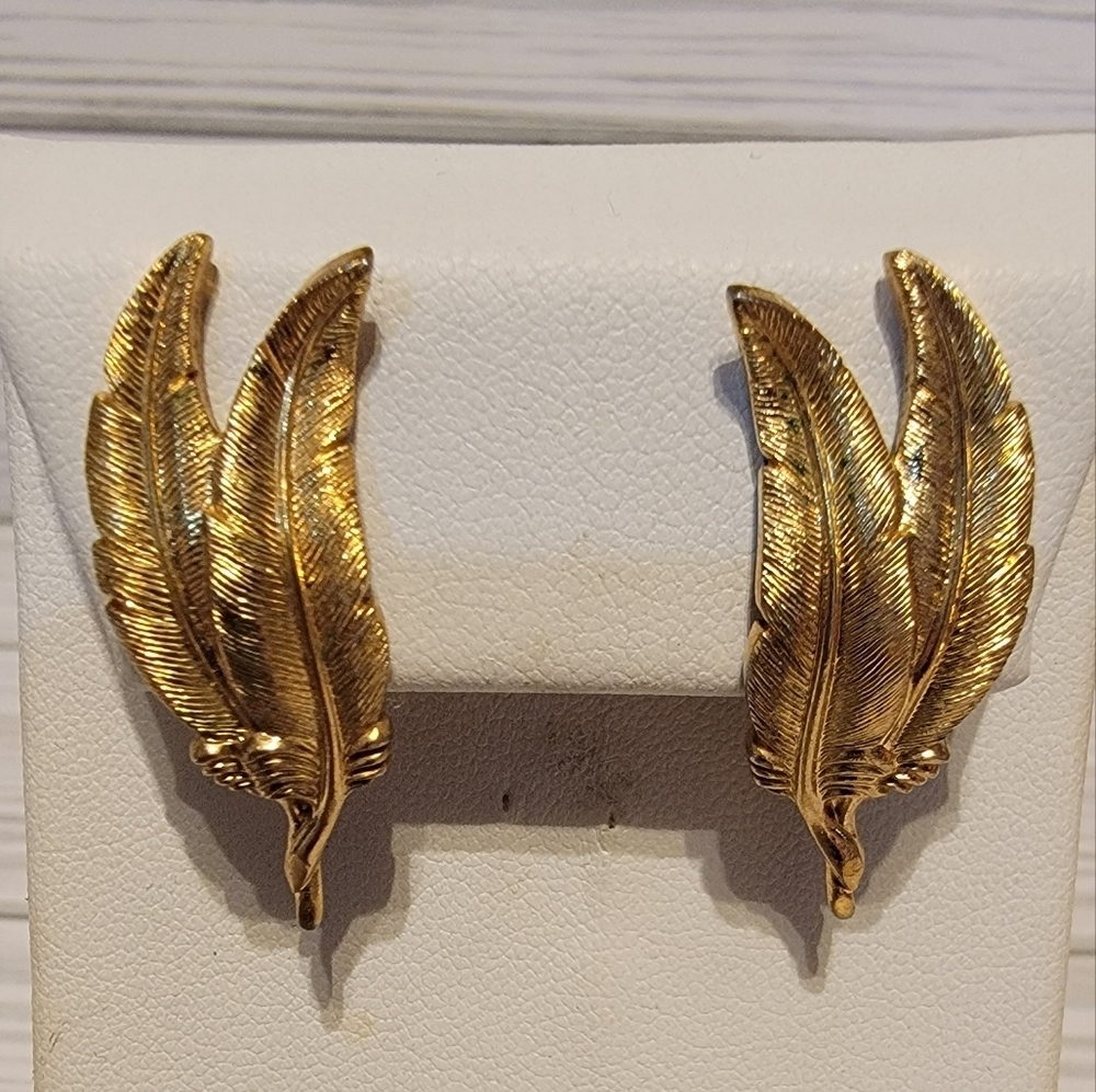 Vintage Monet Gold Tone Layered Feather Leaf Clip On Statement Earrings